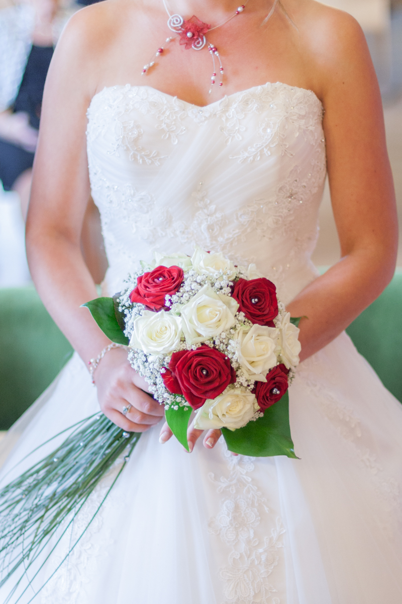 Buste et bouquet de la mariée