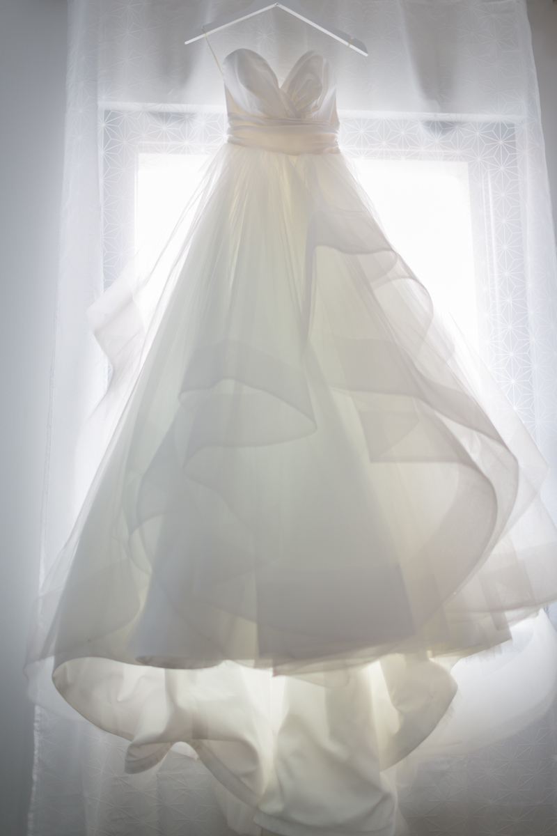 Robe de mariée suspendue